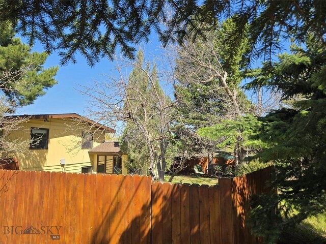 1104 N Spruce Dr, Bozeman, MT 59715 - view of yard featuring fence