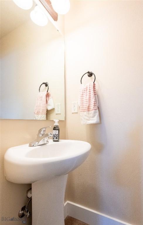 bathroom featuring baseboards