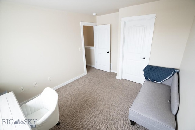 sitting room with carpet and baseboards