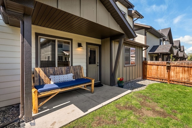 entrance to property featuring covered porch
