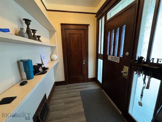 1100 Caledonia St, Butte, MT 59701 - entrance foyer featuring dark wood-type flooring