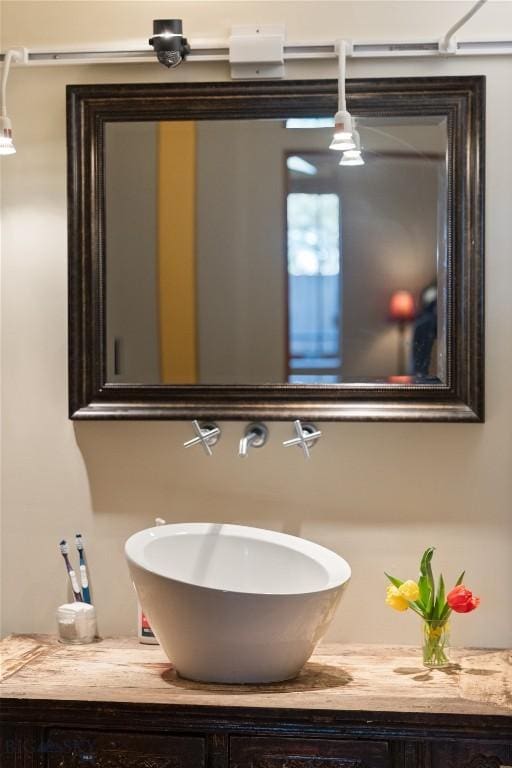 bathroom featuring a sink