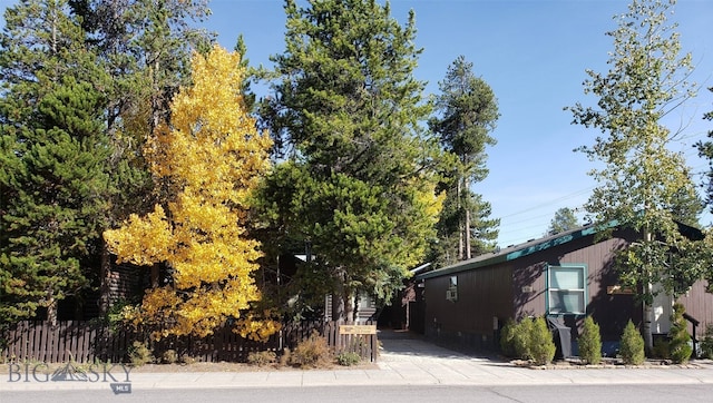 225 N Geyser St, West Yellowstone, MT 59758 - view of side of home featuring fence