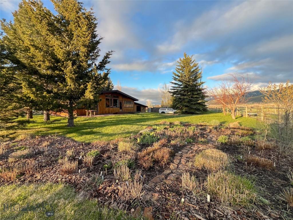 7900 Nash Rd, Bozeman, MT 59715 - view of grassy yard