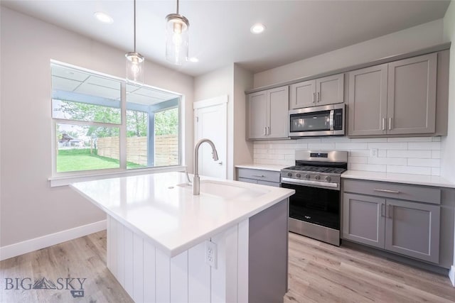 440 Meriwether Ave, Bozeman, MT 59718 - kitchen featuring stainless steel appliances, gray cabinets, a sink, light wood-style floors, and recessed lighting