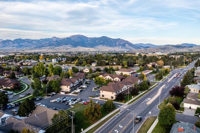 view of property location featuring a mountainous background and nearby suburban area