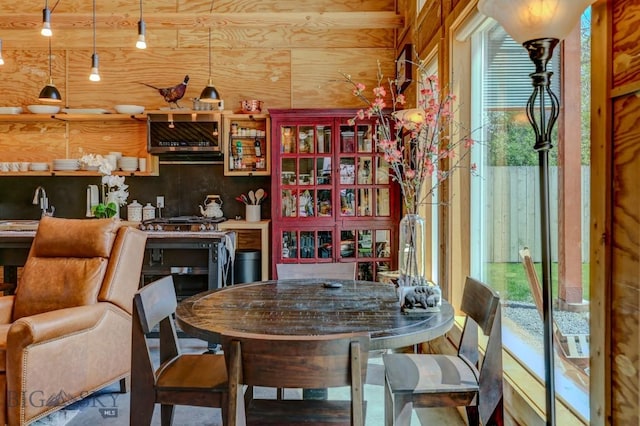 1007 E Geyser, Livingston, MT 59047 - dining area with healthy amount of natural light