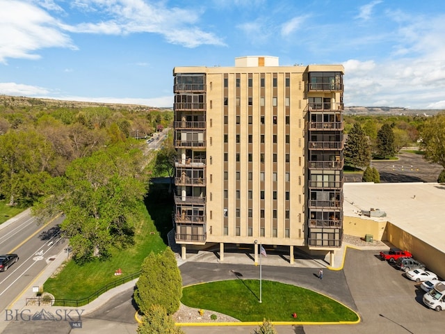 view of apartment building / complex