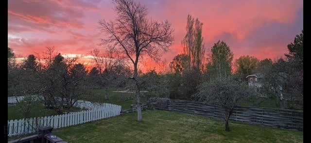515 W Arnold St, Bozeman, MT 59715 - view of yard at dusk