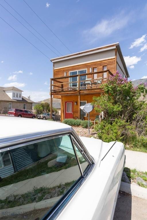 view of front of house featuring a balcony