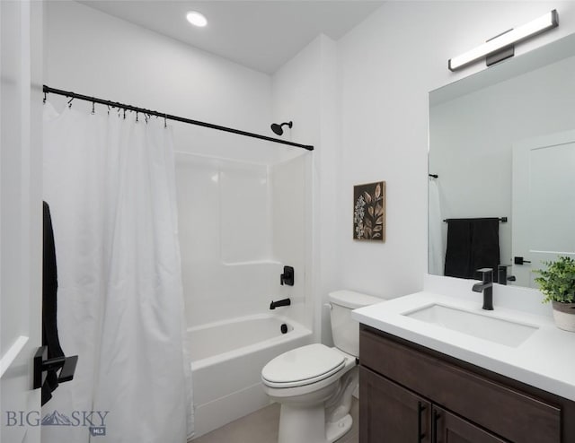 full bathroom featuring toilet, vanity, shower / tub combo with curtain, and recessed lighting