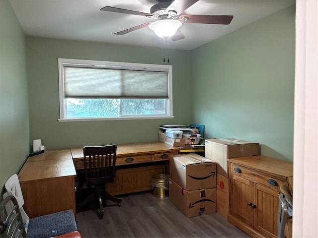office area featuring light wood finished floors and a ceiling fan