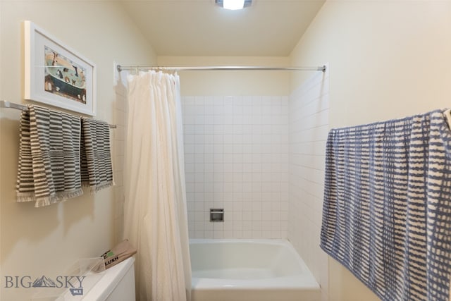 full bath with toilet and shower / bath combo with shower curtain