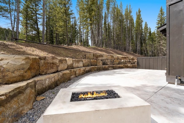 view of patio with an outdoor fire pit