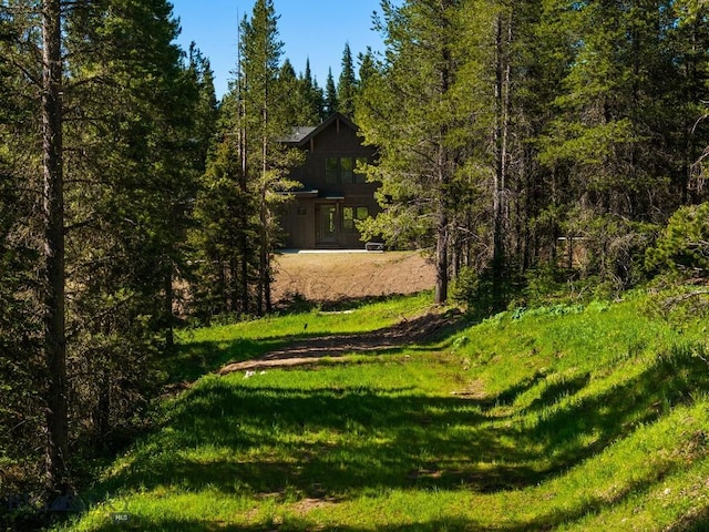 view of yard with a view of trees