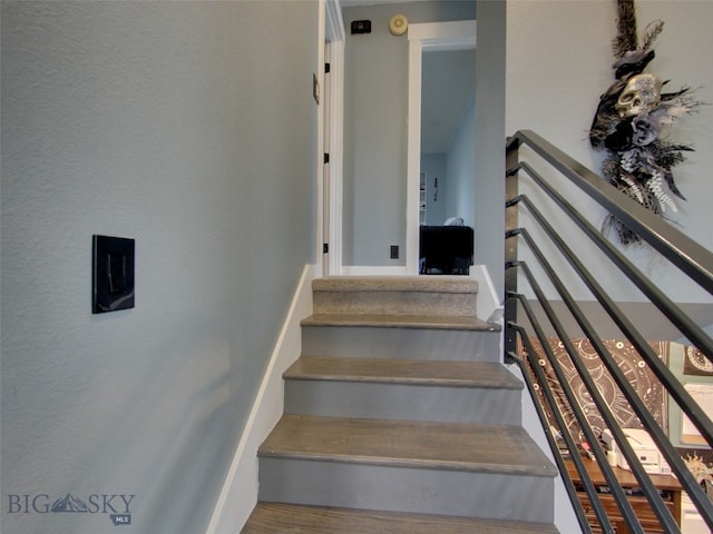 902 E Gallatin Ave, Belgrade, MT 59714 - view of stairway