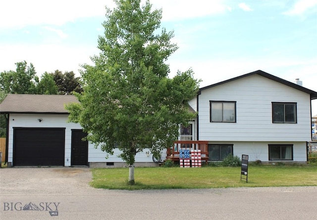 902 E Gallatin Ave, Belgrade, MT 59714 - split level home featuring a front yard, dirt driveway, and a garage