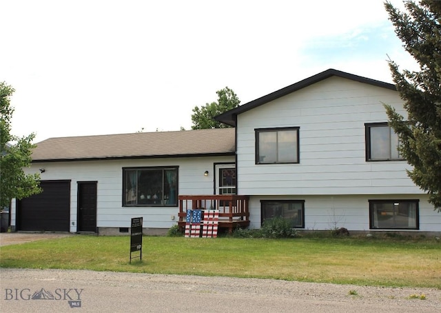 902 E Gallatin Ave, Belgrade, MT 59714 - tri-level home featuring an attached garage, a front lawn, and driveway
