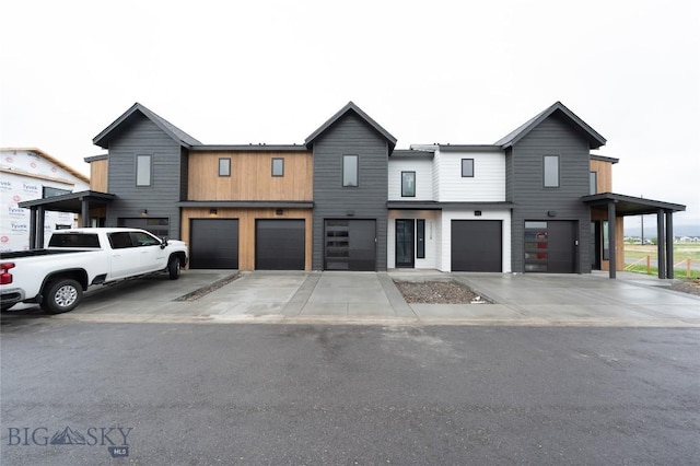 view of front of house featuring a garage and driveway