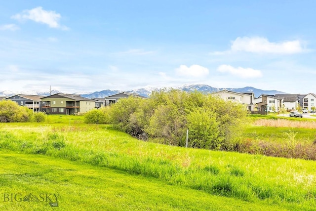 view of yard with a residential view and a mountain view