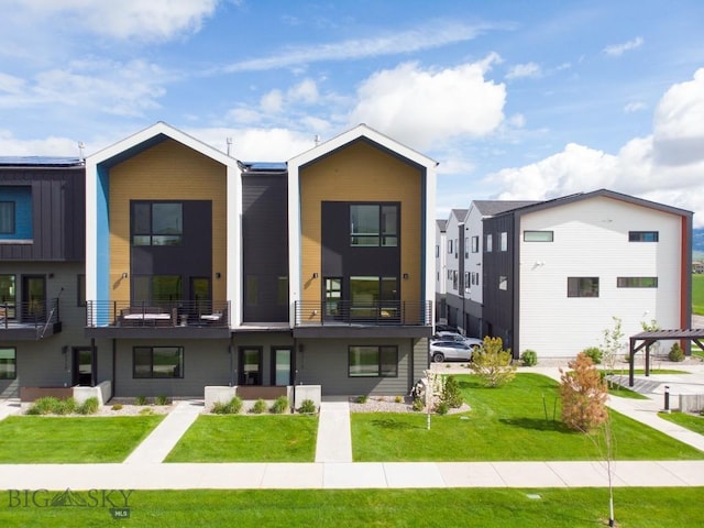 view of front of house with a front lawn