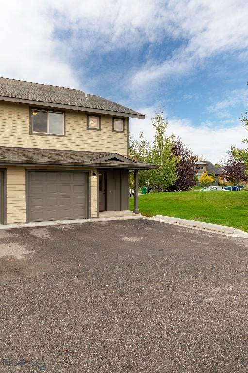 view of front of house featuring a front lawn and an attached garage