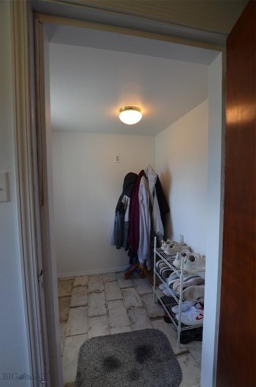 314 S Dakota St, Dillon, MT 59725 - view of corridor