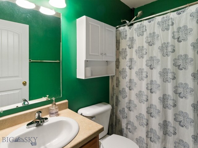 1009 Wyoming St, Belgrade, MT 59714 - full bath featuring vanity and a shower with shower curtain