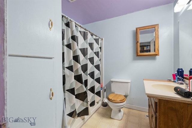 2422 Pine St, Butte, MT 59701 - full bath featuring tile patterned floors, vanity, toilet, and a shower with curtain