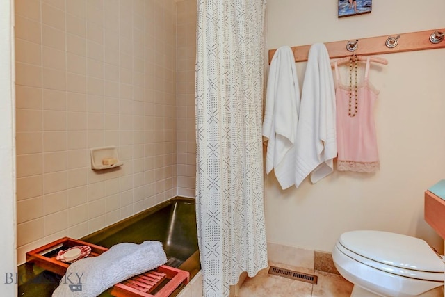 425 N 7th St, Livingston, MT 59047 - full bathroom with tiled shower and toilet