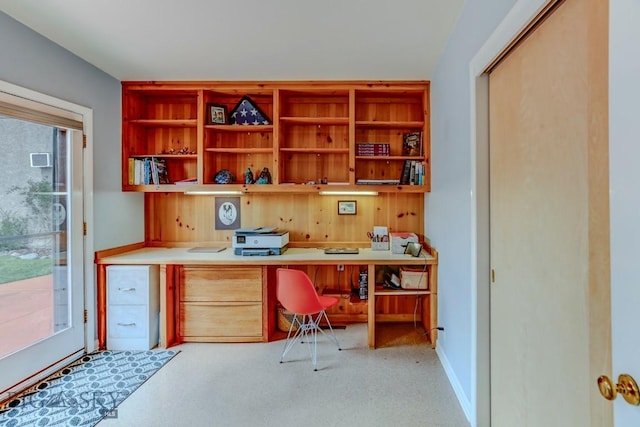 425 N 7th St, Livingston, MT 59047 - office featuring built in desk and light carpet