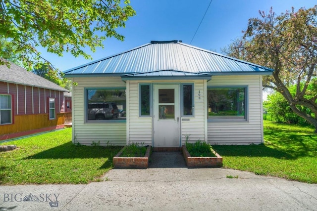 109 N Broadway, Manhattan, MT 59741 - bungalow-style home with a front yard, metal roof, and a standing seam roof