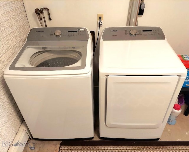 2040 Adams, Butte, MT 59701 - laundry room with separate washer and dryer