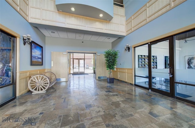 424 E Main St Unit E, Bozeman, MT 59715 - common area featuring a high ceiling and wainscoting