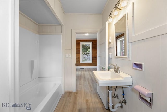 312 Water St, Gardiner, MT 59030 - full bathroom with wood finished floors, a sink, crown molding, and shower / tub combination
