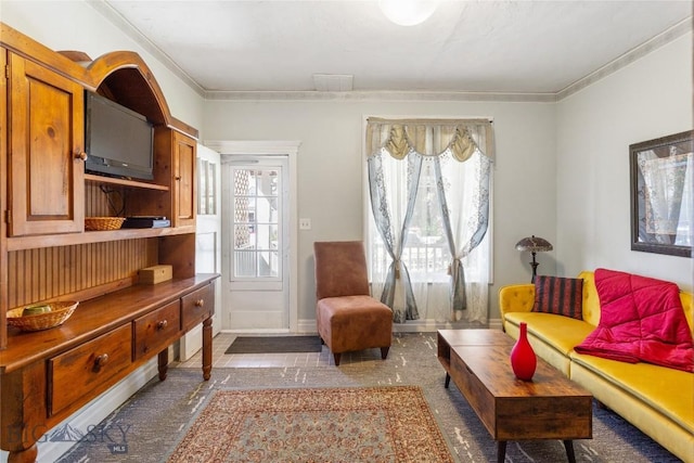 1116-1118 California St, Butte, MT 59701 - living room featuring crown molding and baseboards