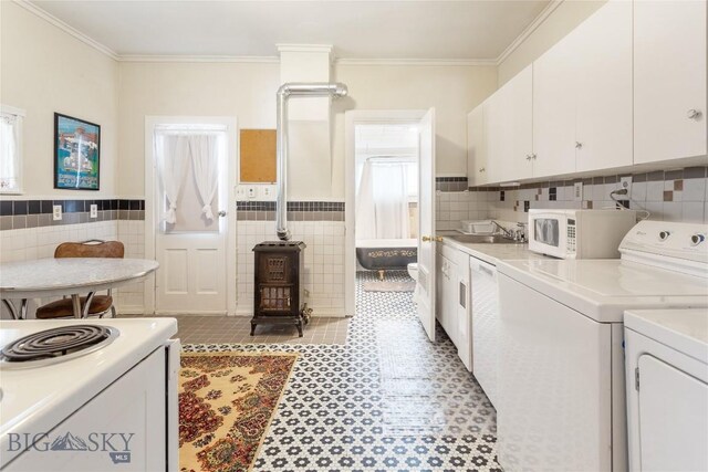 1116-1118 California St, Butte, MT 59701 - washroom featuring tile walls, independent washer and dryer, crown molding, a wainscoted wall, and tile patterned floors
