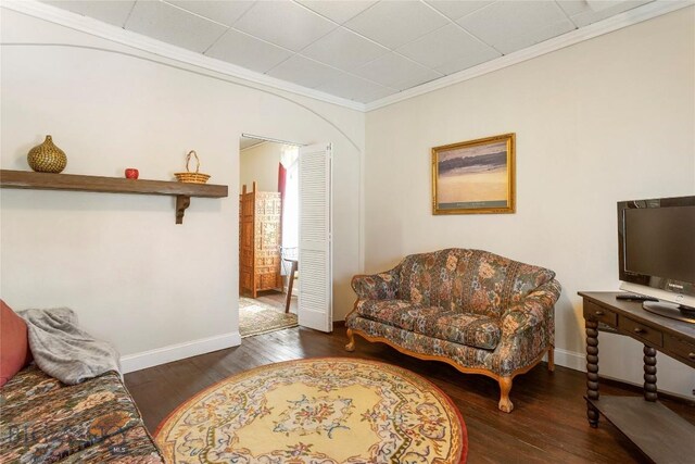 1116-1118 California St, Butte, MT 59701 - living area featuring wood finished floors, crown molding, and baseboards