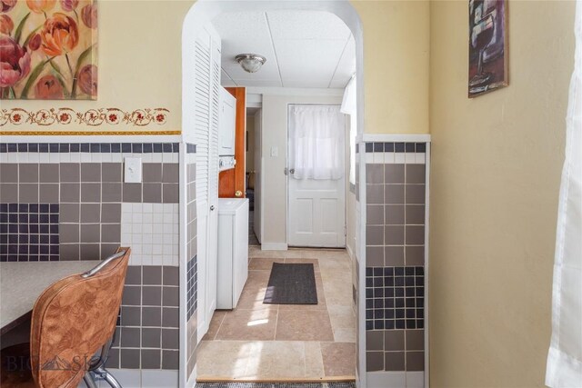 1116-1118 California St, Butte, MT 59701 - bathroom featuring tile walls, tile patterned floors, and a wainscoted wall