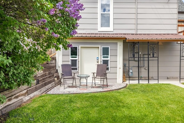 304 W Granite St, Butte, MT 59701 - rear view of house with a yard