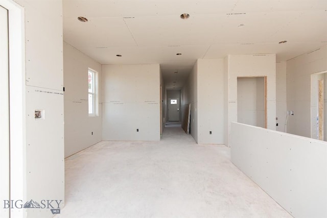 500 Spaniel Ln, Belgrade, MT 59714 - hall with concrete floors