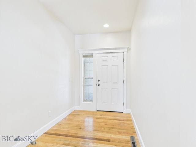 3405 W Fieldstone Dr, Bozeman, MT 59715 - foyer featuring light wood finished floors, baseboards, and recessed lighting