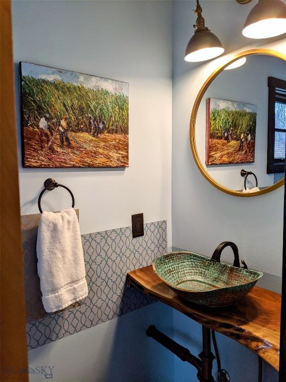 401 S Bozeman Ave, Bozeman, MT 59715 - bathroom featuring a sink