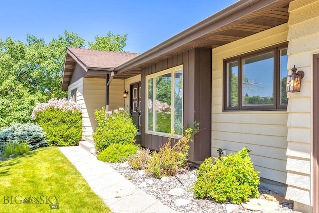 117 Henderson St, Bozeman, MT 59715 - property entrance featuring a yard