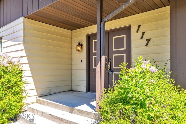117 Henderson St, Bozeman, MT 59715 - property entrance featuring a porch