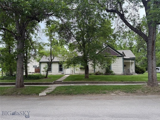 221 S 7th Ave, Bozeman, MT 59715 - obstructed view of property with a front lawn