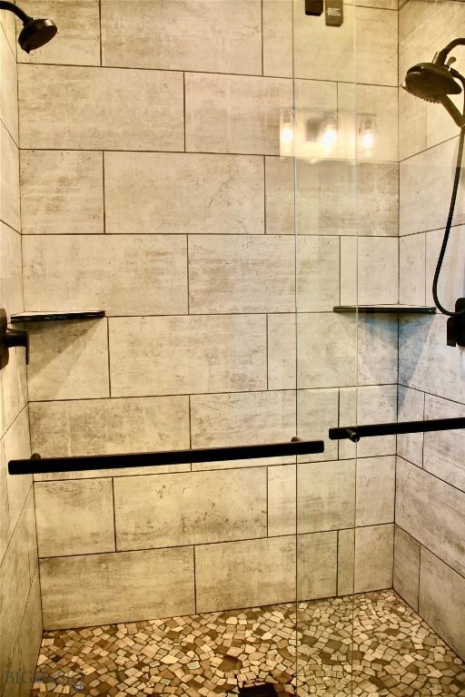 176 Travelers, Manhattan, MT 59741 - full bathroom with a tile shower