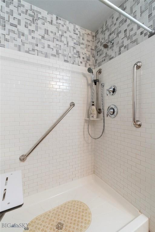 1030 N River Rock St, Belgrade, MT 59714 - full bath with tiled shower