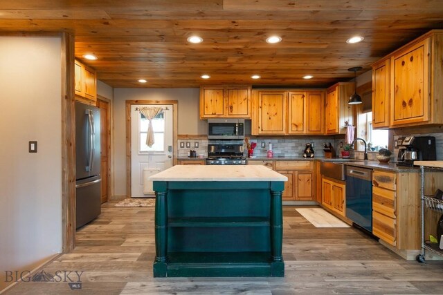 510 Table Mountain Dr, Gallatin Gateway, MT 59730