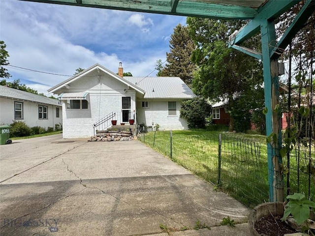108 S 8th St, Livingston, MT 59047 - view of front facade featuring a chimney and stucco siding